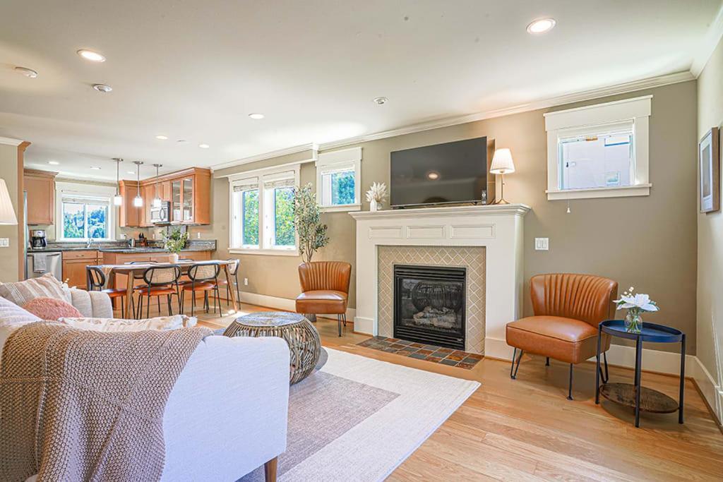 Exquisite Central Townhome With Spacious Loft And Gourmet Kitchen Seattle Exterior photo