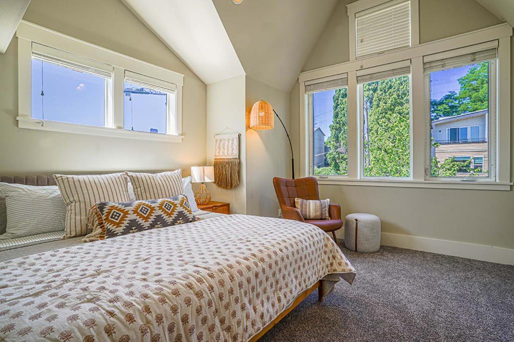 Exquisite Central Townhome With Spacious Loft And Gourmet Kitchen Seattle Exterior photo