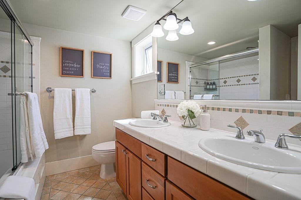 Exquisite Central Townhome With Spacious Loft And Gourmet Kitchen Seattle Exterior photo