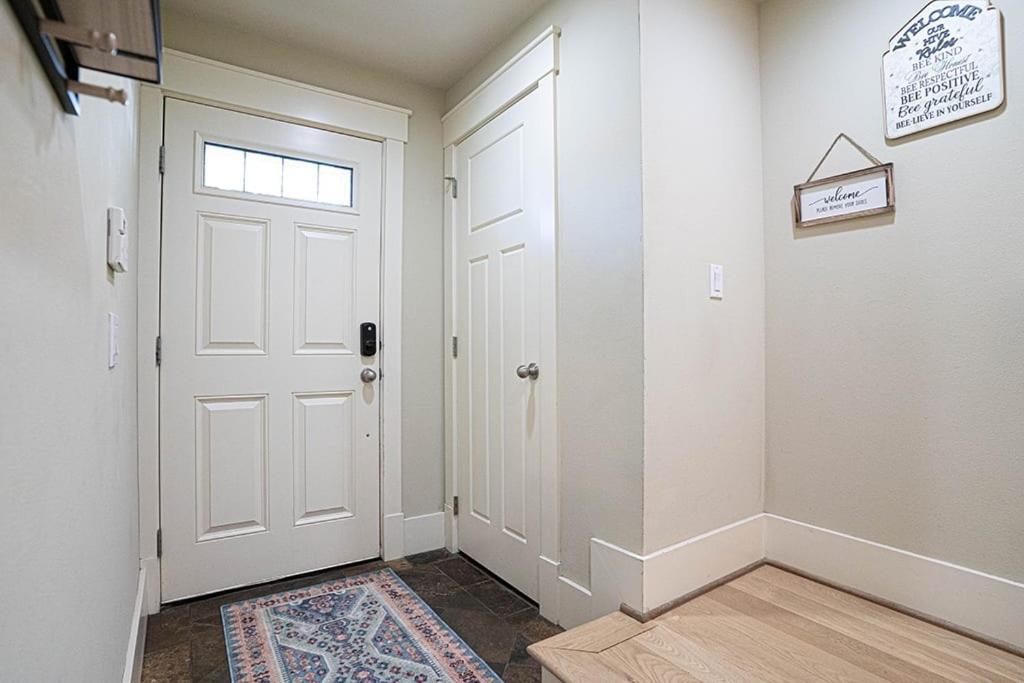 Exquisite Central Townhome With Spacious Loft And Gourmet Kitchen Seattle Exterior photo